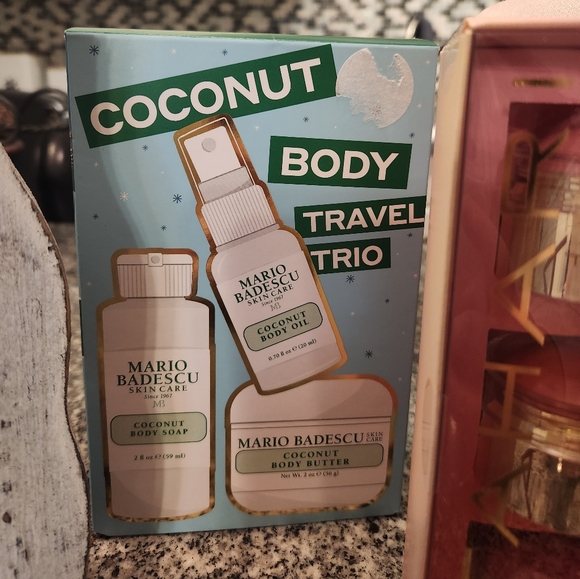 Gift Set Tahari Blush/Lip Hydration Cream, Coconut Body Care, Fashion Jewelry - Picture 2 of 6